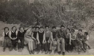 ילדי משק הילדים במוצא, 1945, מאוסף דב עילם, נמסר לדניאל ונטורה