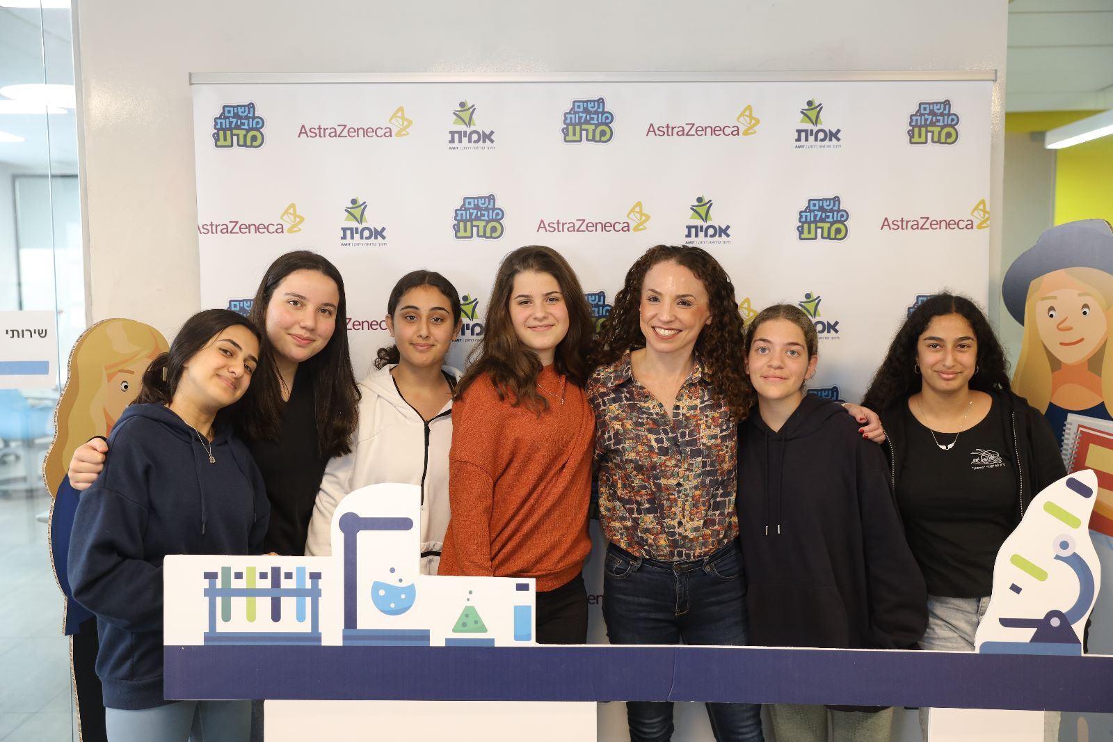 תלמידות שמפתחות אפליקצייה לסיוע בהתמודדות עם אלרגיות - זכו בתחרות נשים מובילות מדע