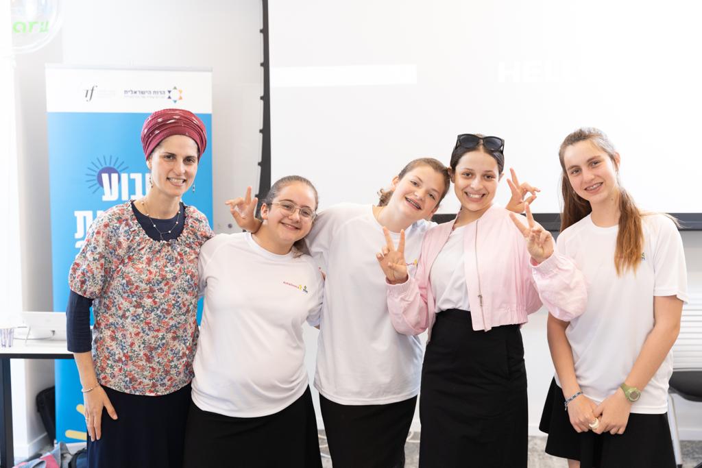 תלמידות אולפנת אמית גבעת שמואל – בגמר תחרות נשים מובילות מדע