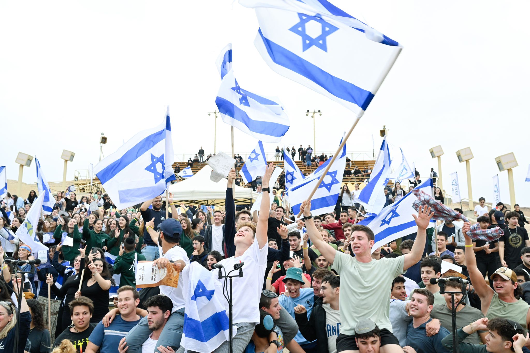 מצטרפים למערכה: תלמידי אמית כבשו את מצדה