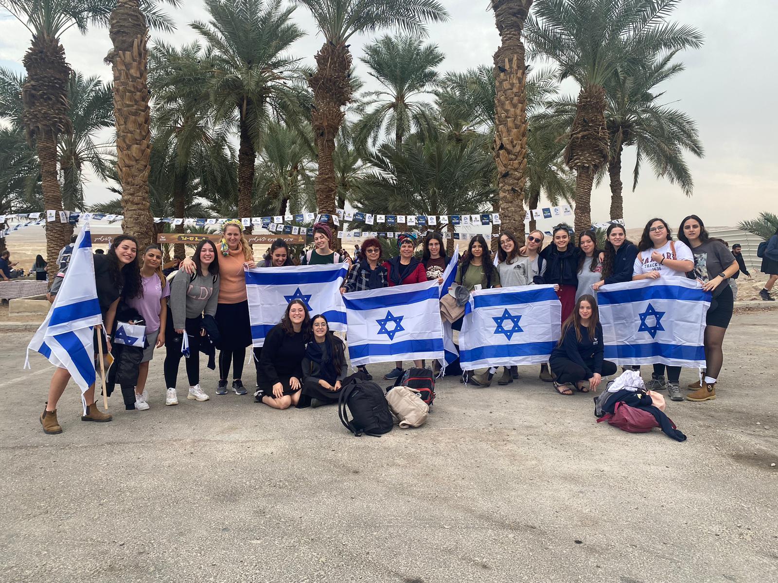 מצטרפות למערכה: תלמידות אולפנת אמית חיפה כבשו את מצדה