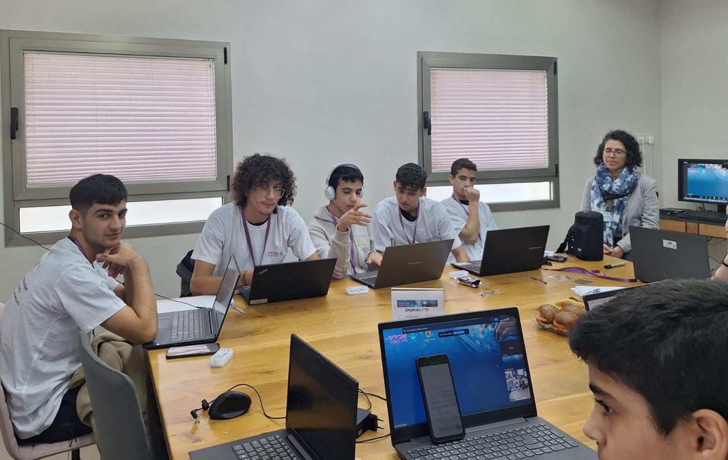 בצמרת התיכונים המובילים במתמטיקה ובמדעי המחשב בישראל: אמית בר אילן גוש דן