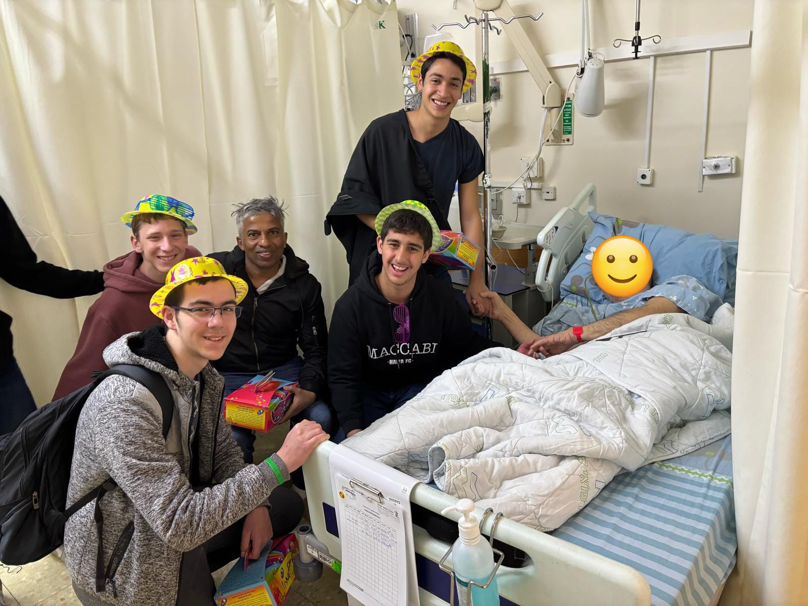 התלמידים שעושים פורים שמח גם לחולים ולפצועים