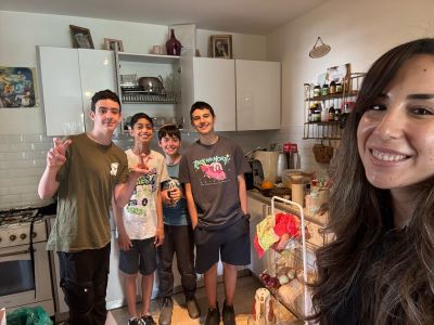 תלמידי אמית המר התגייסו לנקות במקום המילואימניק