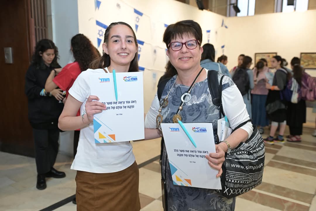 חביבת הקהל בתחרות הכתיבה הארצית: יובל וולוך, תלמידת אולפנית אמית ישורון