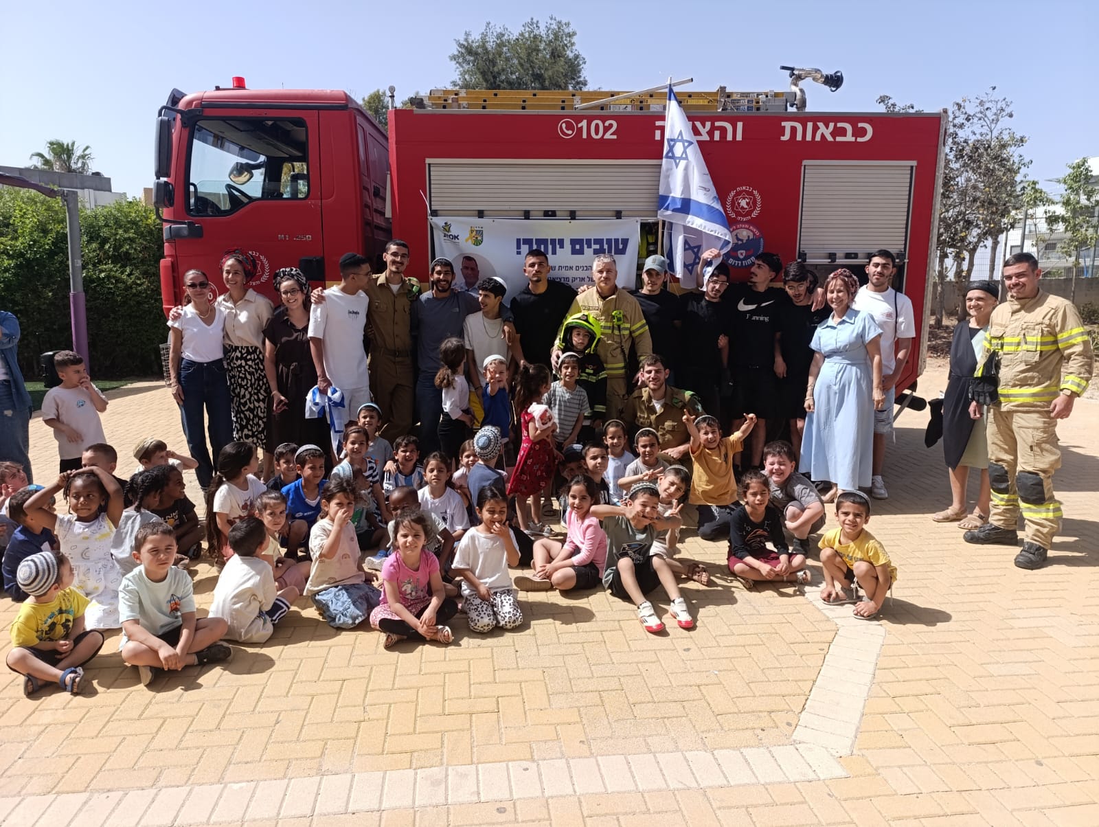 התלמידים זוכרים ומצדיעים לכבאי הגיבור
