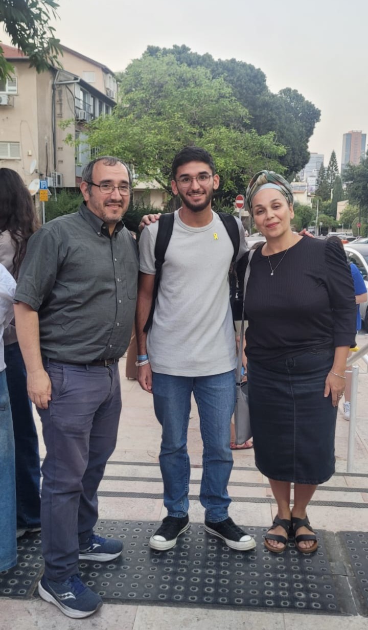 הפעילים המצטיינים העירוניים: אליה חמדני ואביב קלוגהפט, תלמידי אמית בר אילן גוש דן