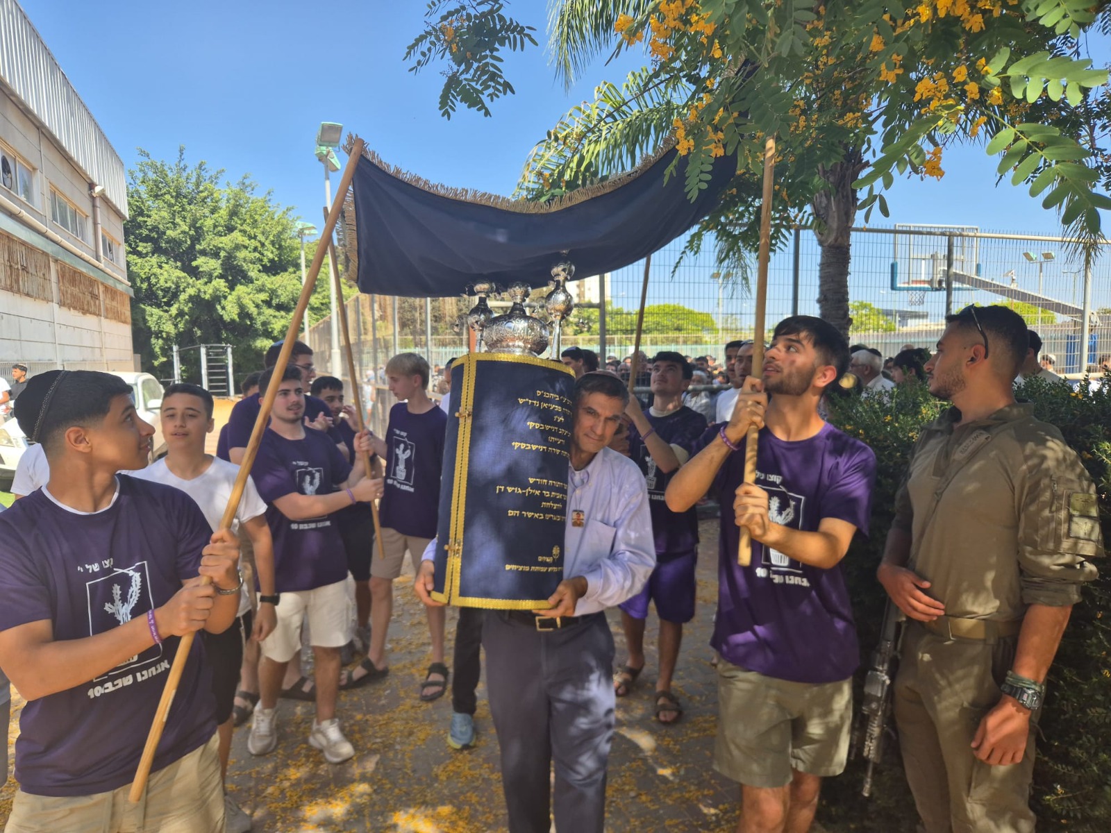 ספר תורה הוכנס לזכרו של יעקב איליאן הי