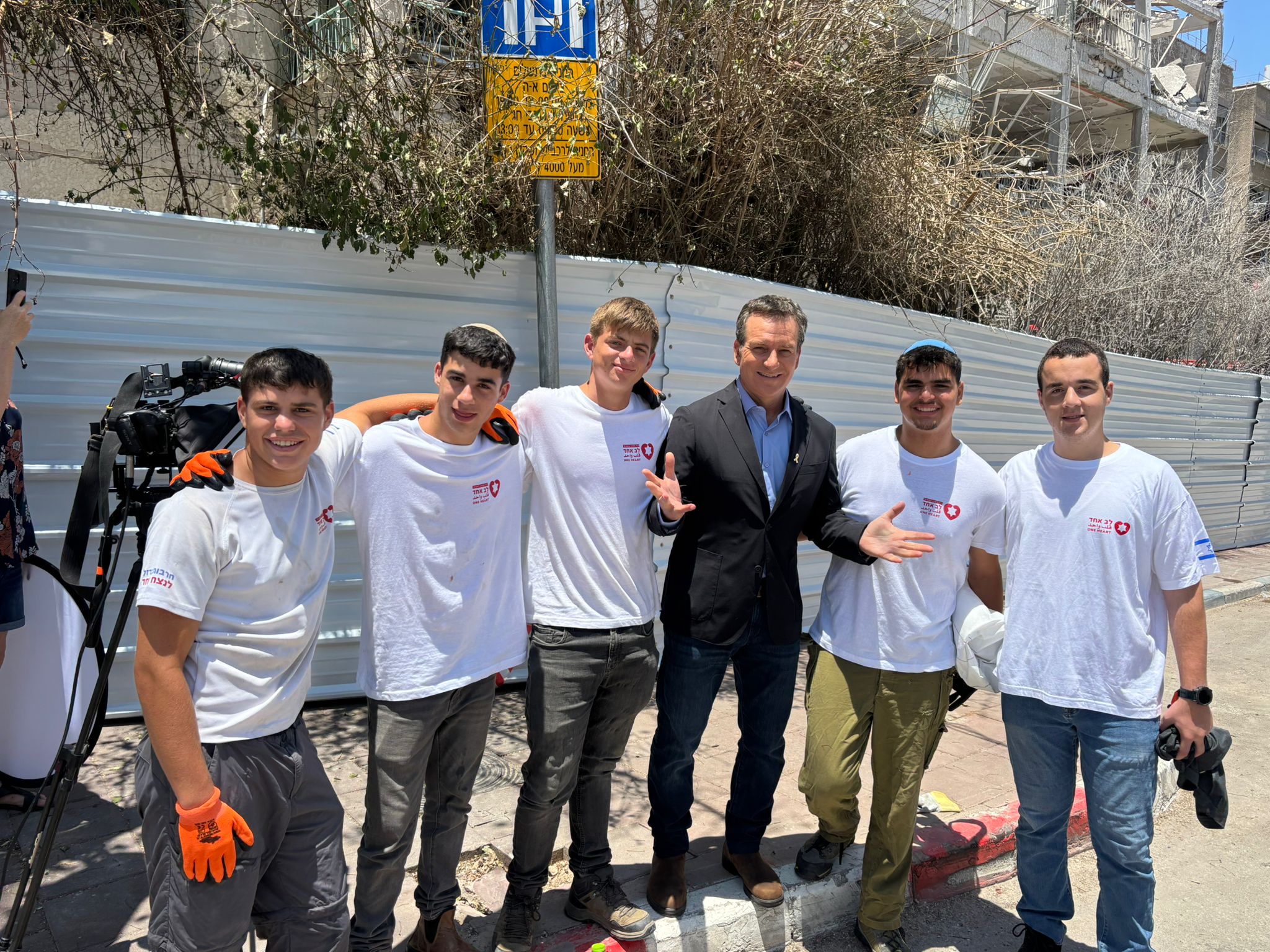 התלמידים מברוכין מסייעים למשפחות שביתן נפגע ממתקפת הטילים האיראנית