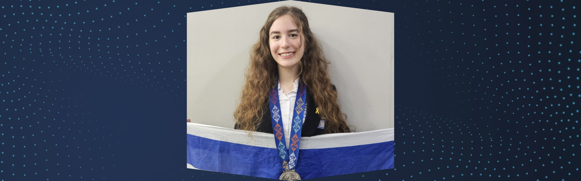 מדלית כסף מהאולימפיאדה הבינלאומית בפיליפינים – לשירה גרוס מאולפנת אמית גבעת שמואל