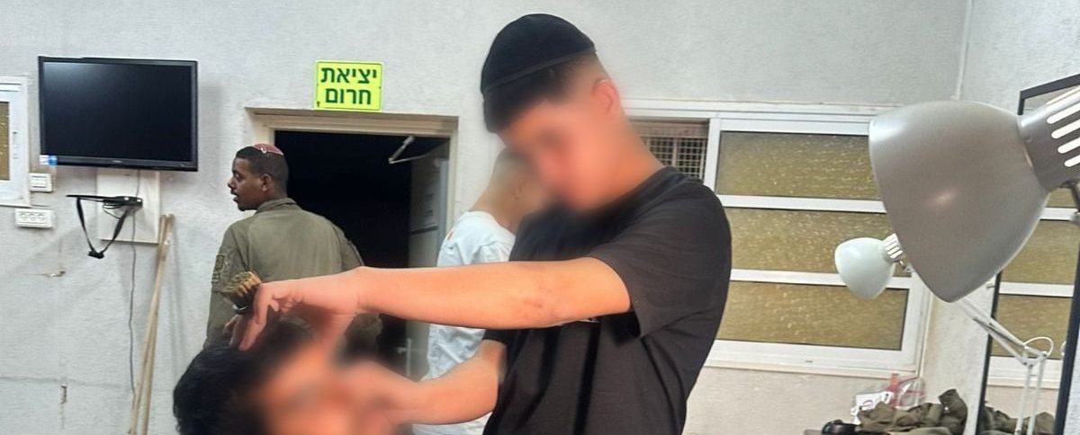 תלמידי בית החינוך אמית טכנולוגי באר שבע פינקו את הלוחמים מעזה לקראת ראש השנה