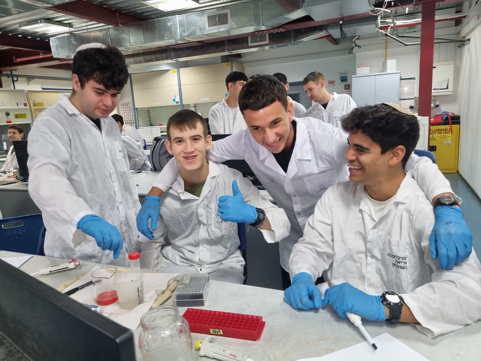 המדענים הצעירים של אמית בר אילן פ