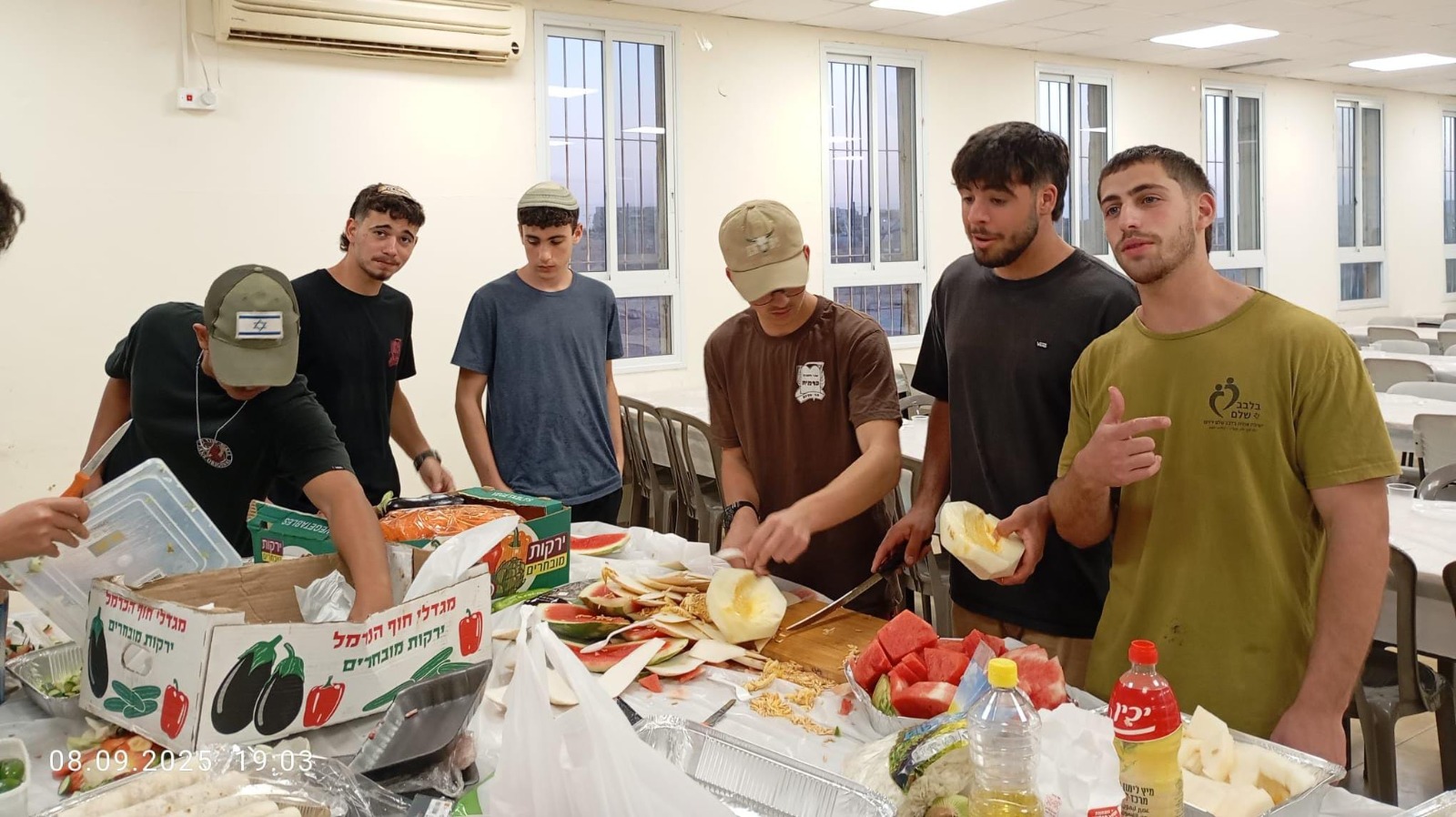 רגע לפני התמרון הקרקעי בעזה: התלמידים מירוחם פינקו את החיילים